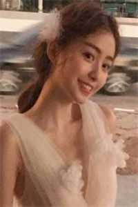 君坐高台，妾入尘埃