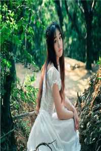 女儿在孤岛被毒蛇咬伤时，总裁老公在和白月光拍婚纱照