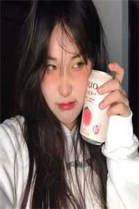 咬红唇