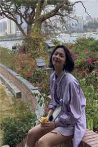 订婚宴上，未婚夫的死对头向我求婚