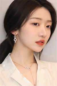 人鱼妹妹被逼替嫁疯子后，我掀翻了两大家族