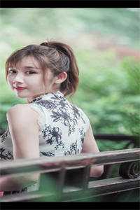 破产青梅被拍卖这天，我选择袖手旁观