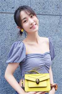 继承妈妈亿万财产后，亲爸和白月光说我是他们亲生女