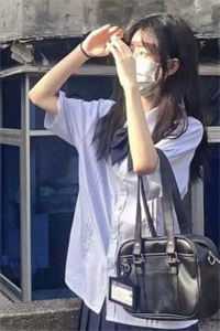 爸爸为小三逼妈妈上吊自杀，我却极力洗白爸爸