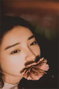 求婚现场，我把未婚妻的位置让给了女秘书