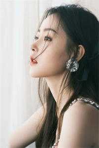 未婚妻为了男徒弟与我竞价，我直接点天灯