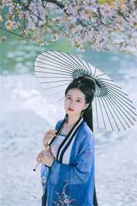 我妈让我把未婚夫让给表妹，我转头嫁给了京圈科研大佬
