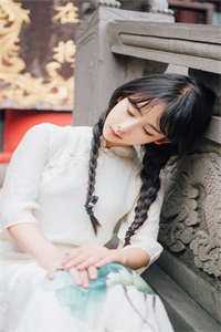 结婚十年，老公要领养服务生的儿子