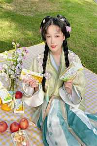 女儿塞给我两万块，我跟她断绝关系了