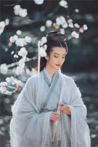 女儿奶水不足被恶婆婆虐待，我回国后他们下跪求饶