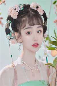 火车出发时，未婚夫为了等白月光不让我们上车