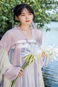 高温末世，顶着婆婆内裤我获得几百万物资