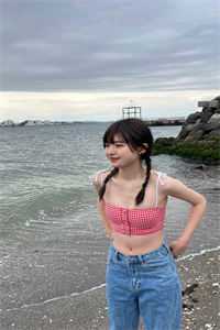 卿卿如月，辞晚尔尔