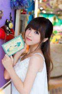 青山后似有孤月